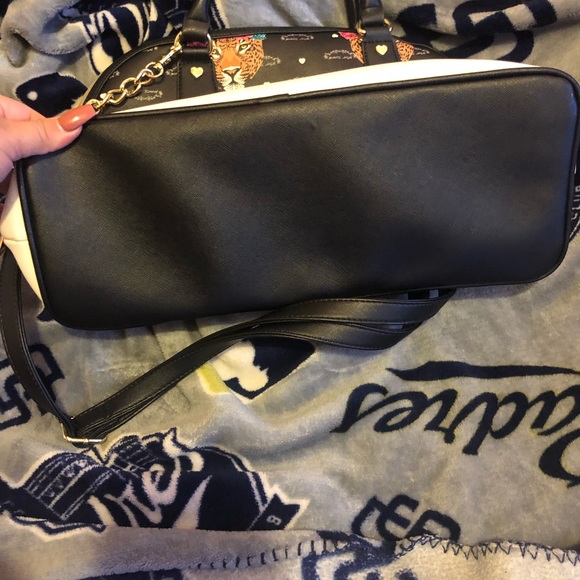 Betsey Johnson - Picture 4 of 8